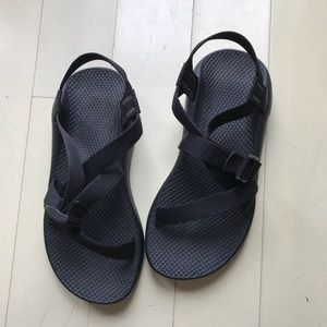 Women’s black chaco